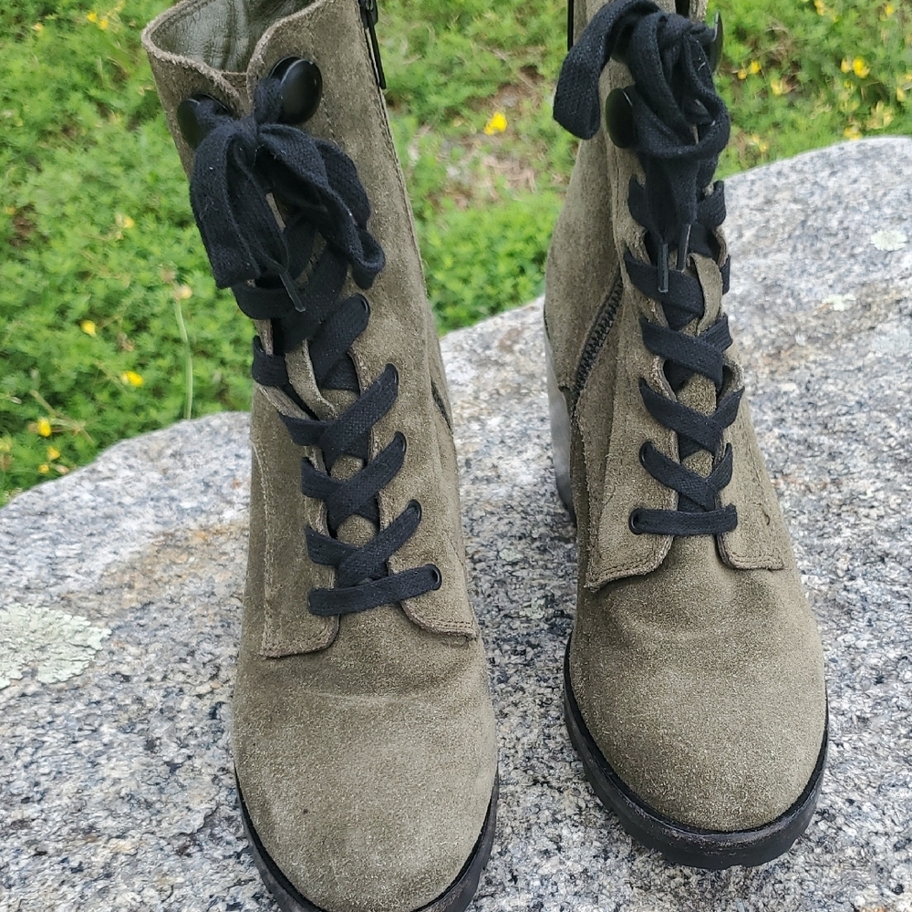 Frye Myra Suede Lug Lace-Up Combat Heeled Boots 8 M - Picture 5 of 15